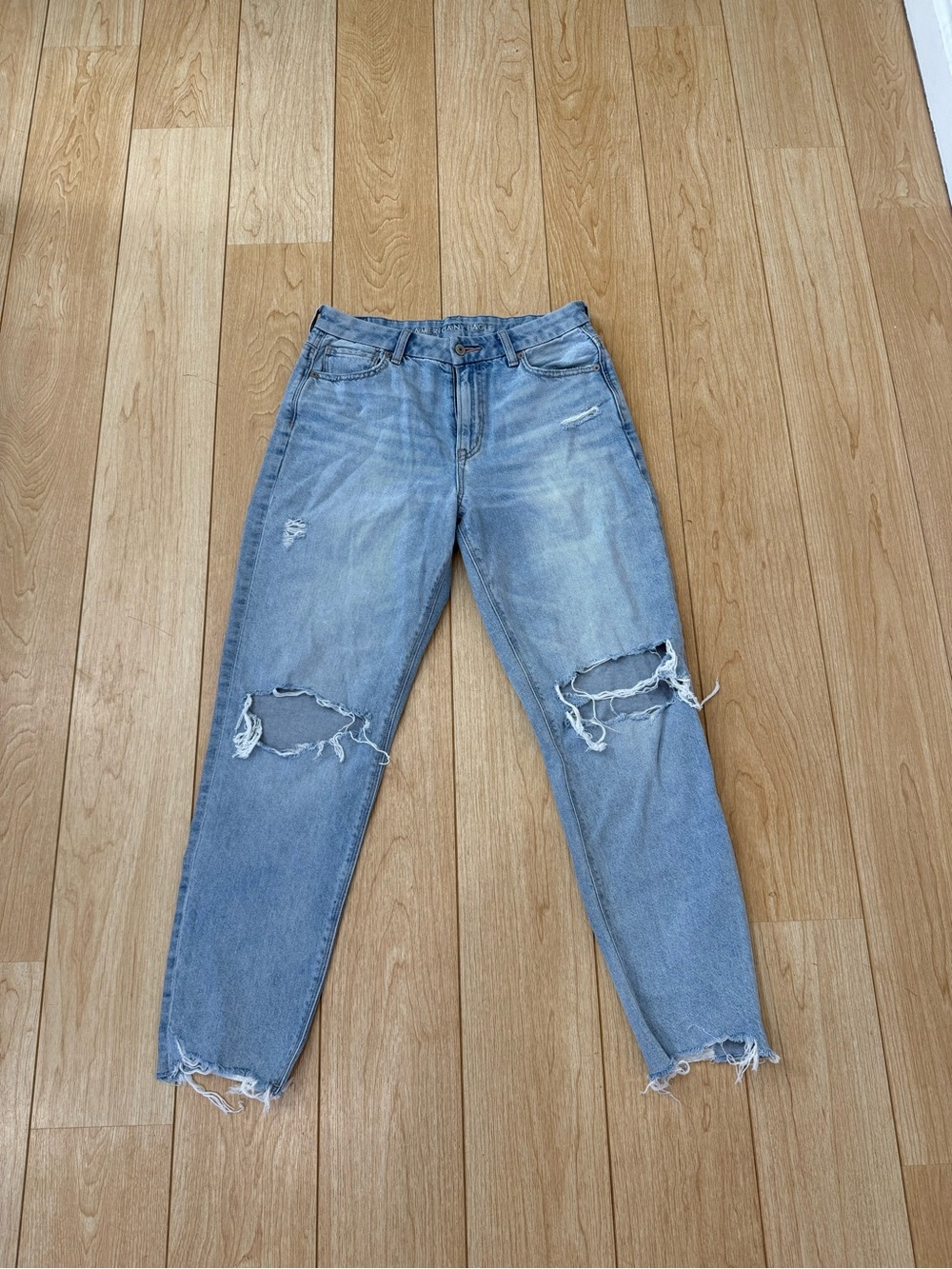 American Eagle Outfitters Light Blue Distressed Boyfriend Jeans